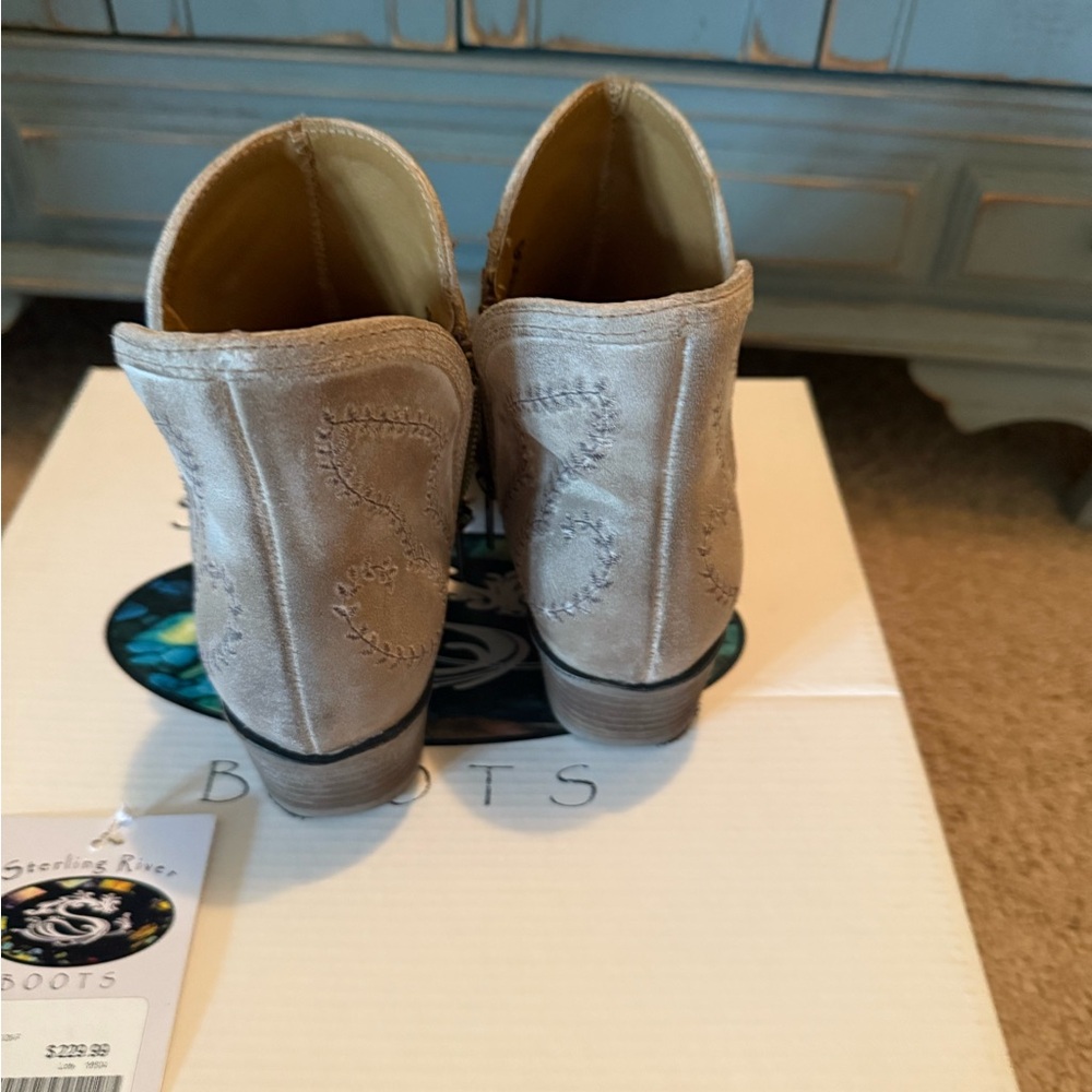 New Sterling River taupe Embroidered  Ankle Booties 7.5 $229 Anthropologie - Picture 3 of 11